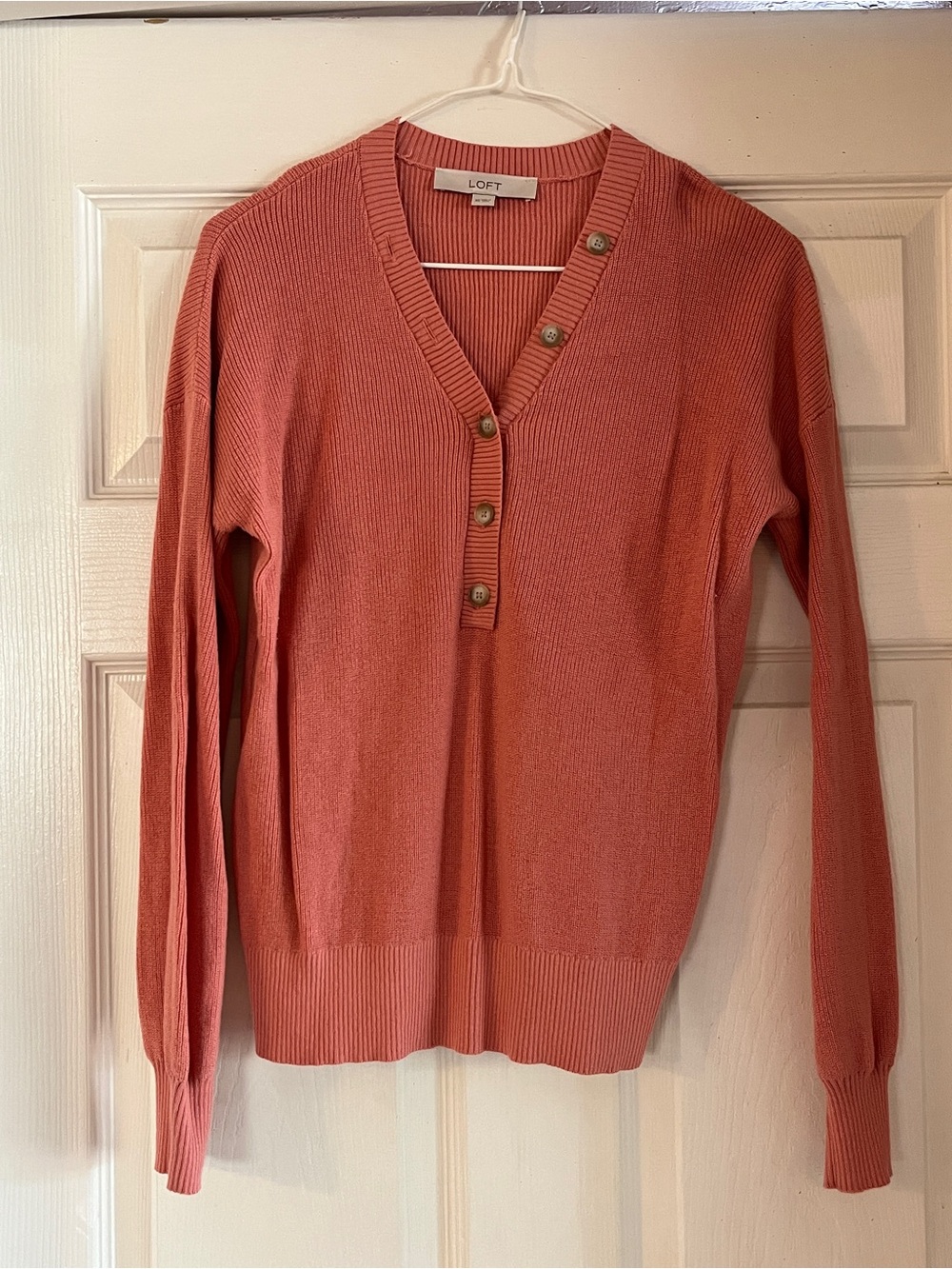 LOFT Coral-Rose V-Neck Button-Trim Sweater - XS